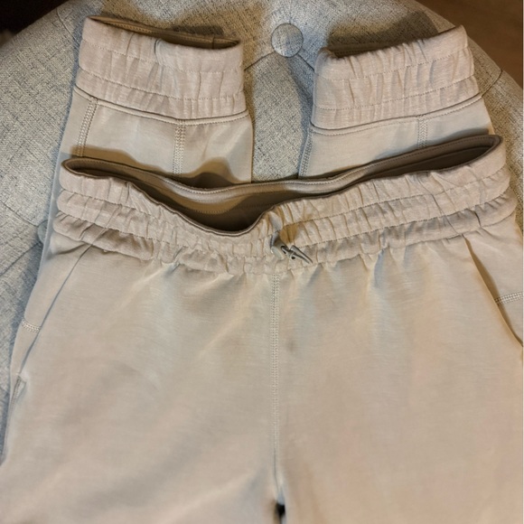 Lululemonđź’ŽBrushed Softstreme High-Rise Jogger Riverstone Tan Sz 4 Retail $128 - Picture 5 of 11